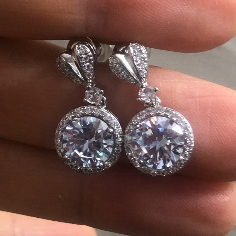 118. NEW Beautiful Earring